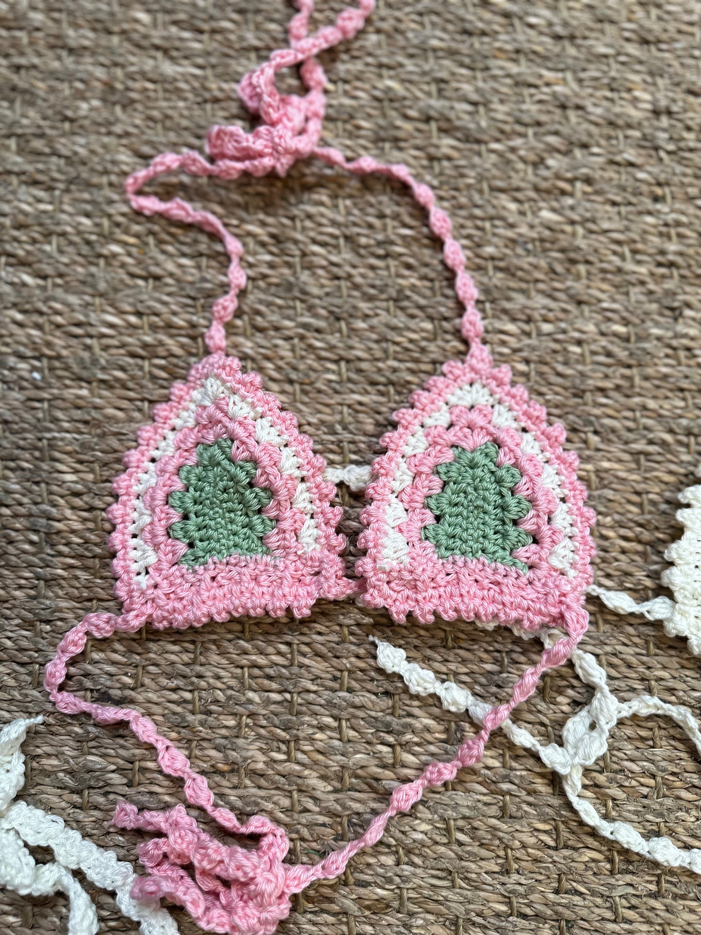 Haut de bikini en crochet enfant - Le Monde De Lélia Vert rose et blanc